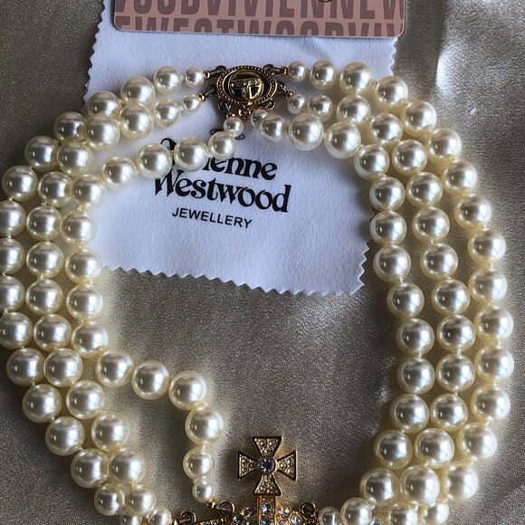 Vivienne Westwood Three Row Pearl Bas Relief Choker - Picture 3 of 5